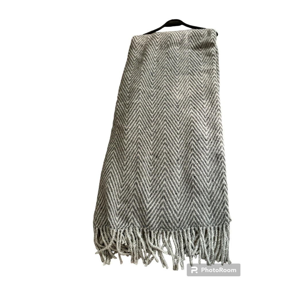 WONDERFUL MADE IN ITALY MANIFATTURA LOMBARDA‎ 51X67 GRAY CHEVRON THROW